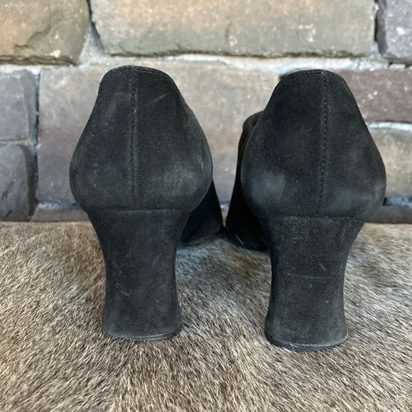 Stuart Weitzman Black Suede Low Top Bootie Heel 2.5” - Picture 4 of 12